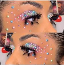 Festival Makeup Guide 2025: Dazzling Looks That Steal the Spotlight